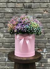 Цветочная композиция из Гипсофила и Розы в шляпной коробке в Лакинске