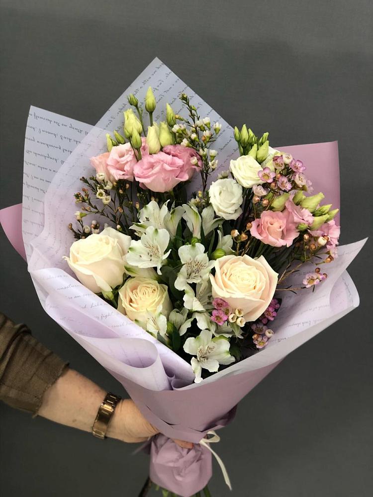 Букет цветов из: Альстромерии, Розы и Лизиантусы в Лакинске