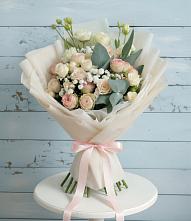 Букет цветов из:  Розы и Лизиантусы в Лакинске