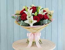 Букет цветов из:  Лилии и Розы в Лакинске