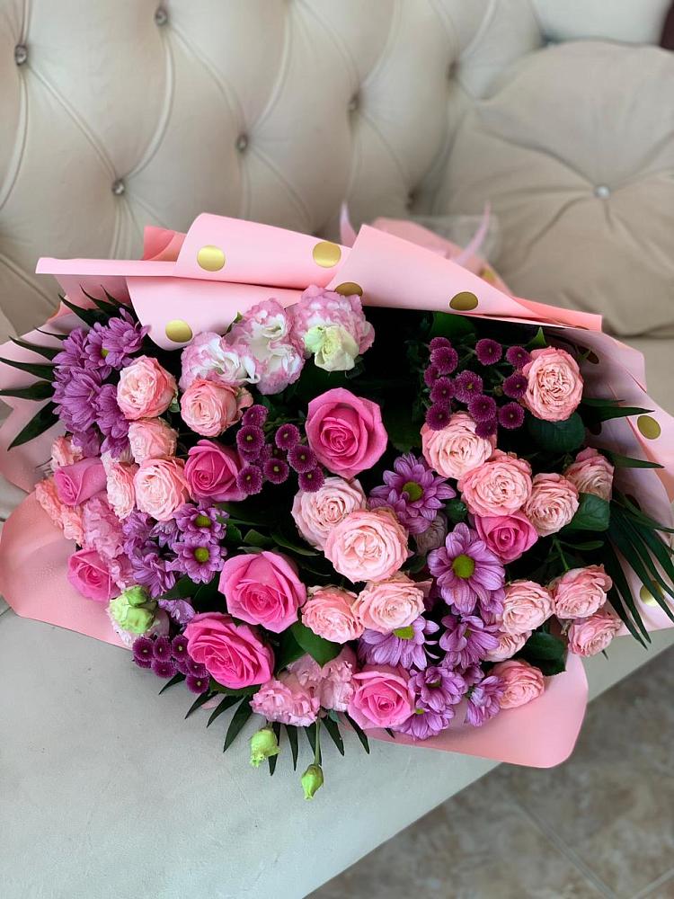 Букет цветов из: Хризантемы, Розы и Лизиантусы в Лакинске