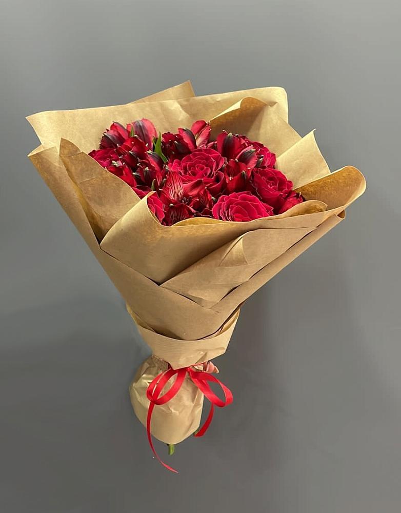 Букет цветов из: Альстромерии и Розы в Лакинске