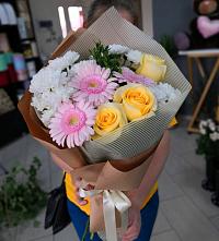 Букет цветов из:  Герберы, Розы и Хризантемы в Лакинске
