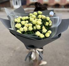 Букет Белые кустовые розы Солинеро в Лакинске
