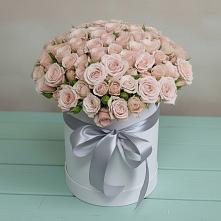 Цветочная композиция из Розы в шляпной коробке в Лакинске