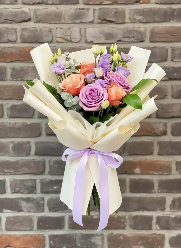 Букет цветов из: Лизиантусы и Розы в Лакинске