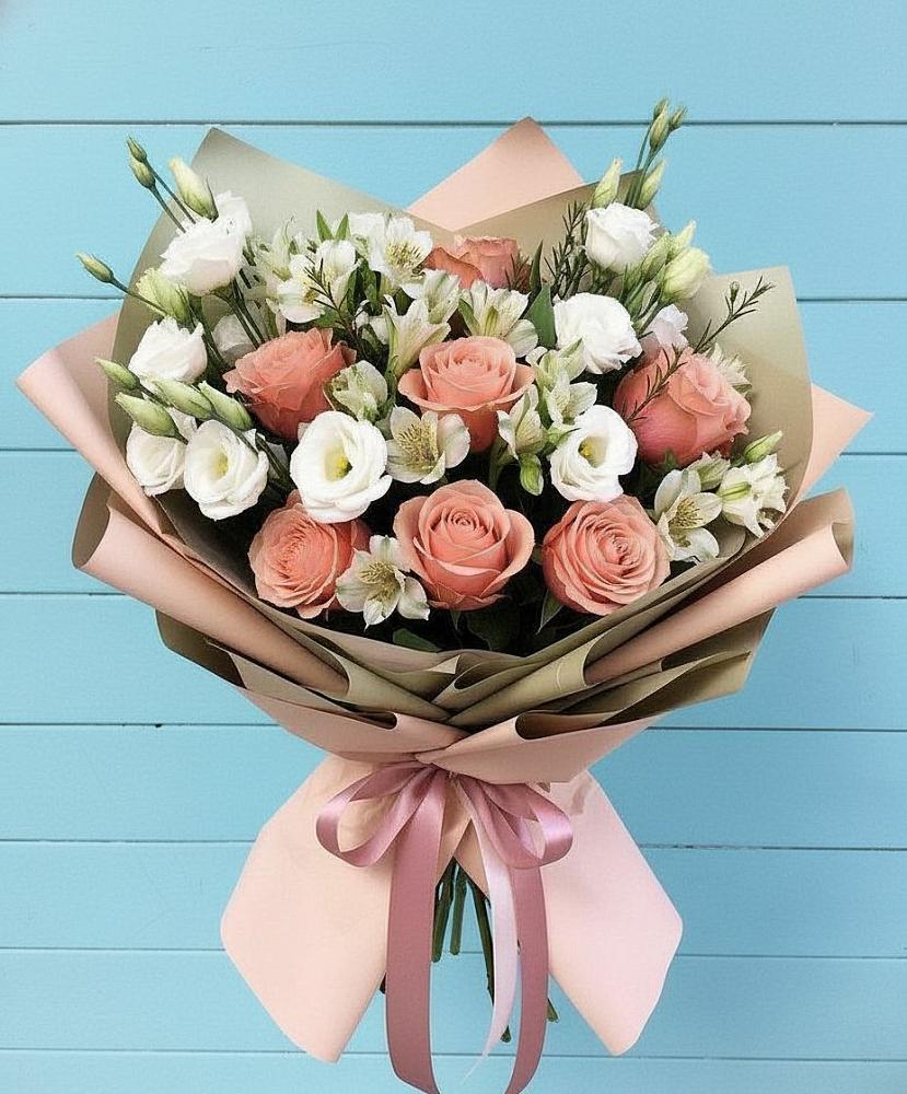 Букет цветов из: Розы, Альстромерии и Лизиантусы в Лакинске