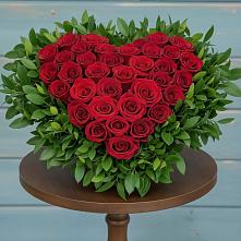 Цветочная композиция из Розы в виде сердца в Лакинске