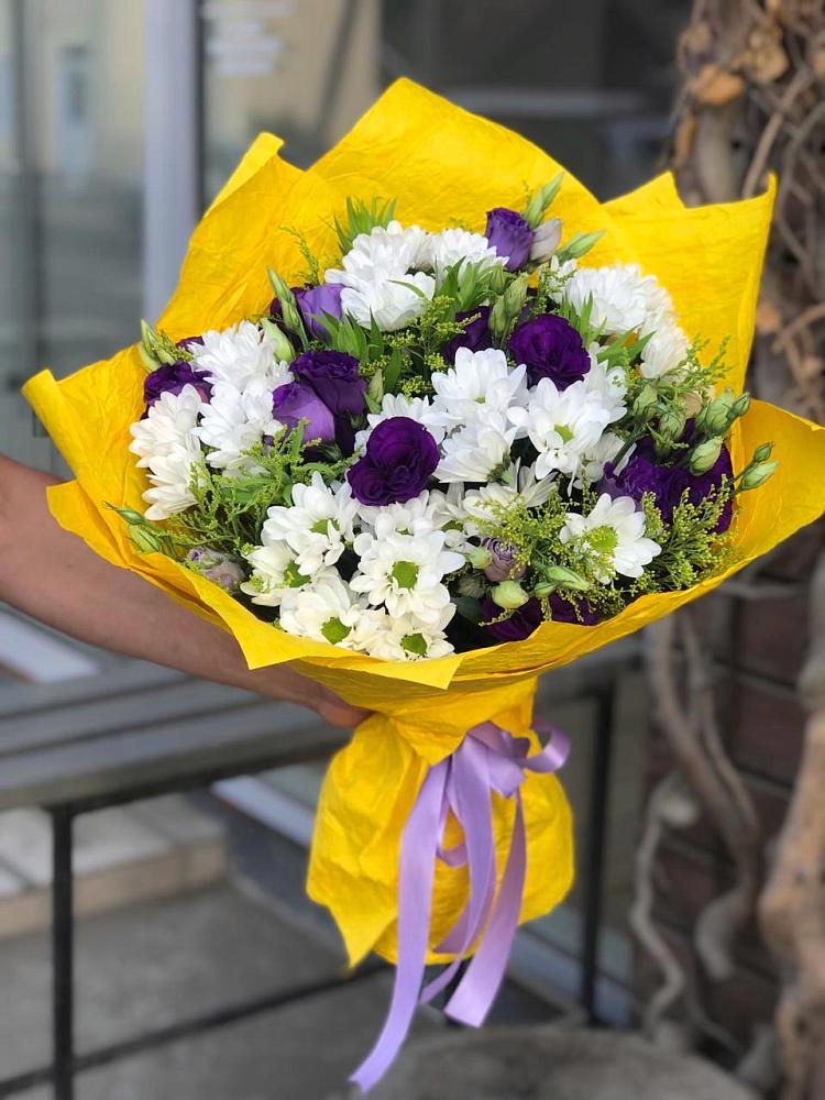 Букет цветов из: Ирисы, Хризантемы и Ромашки в Лакинске