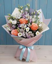 Букет цветов из:  Лизиантусы, Розы, Альстромерии и Гипсофила в Лакинске