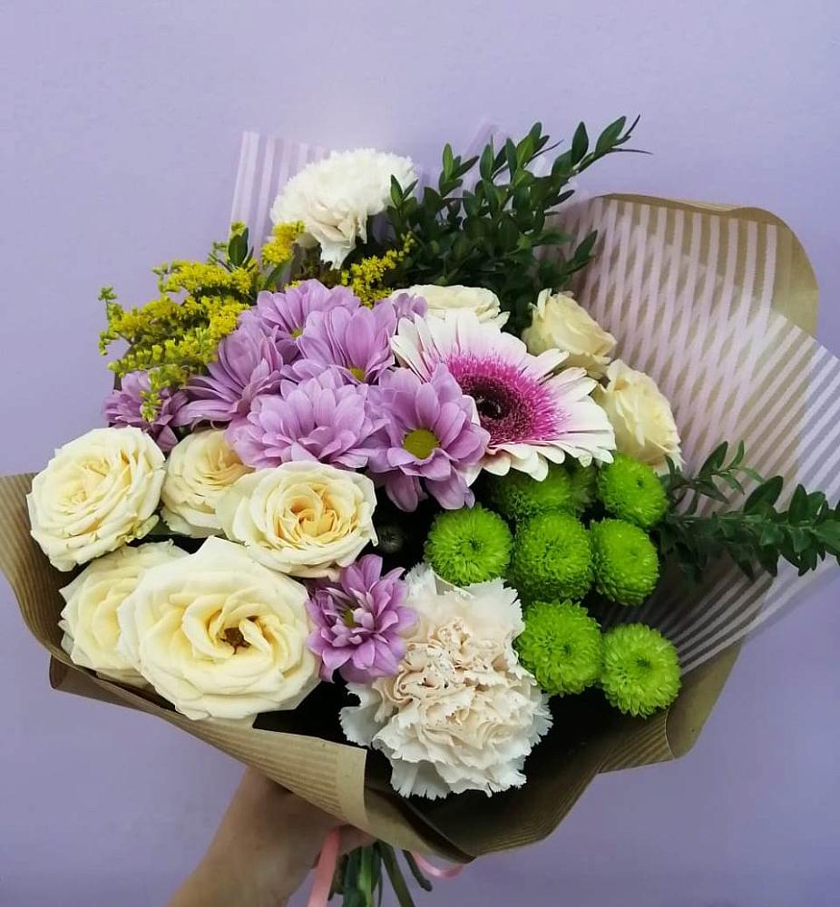 Букет цветов из: Хризантемы, Розы, Гвоздики и Герберы в Лакинске