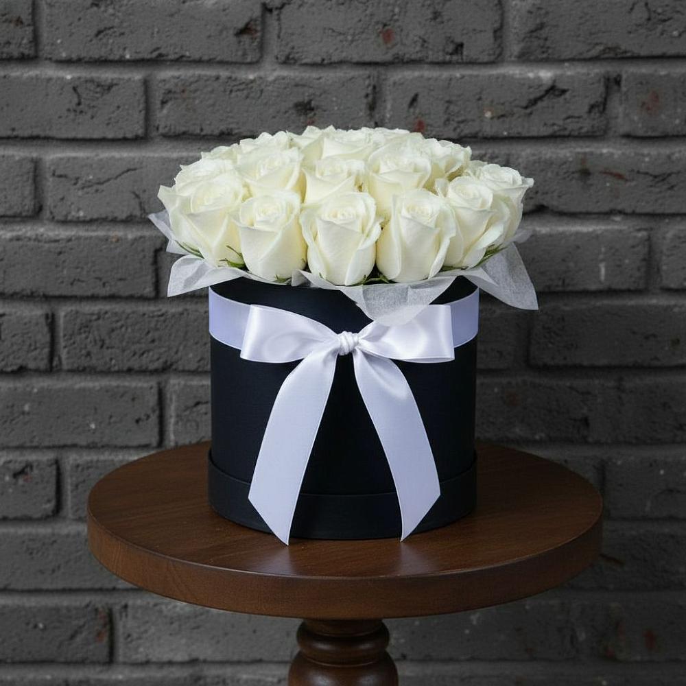 Цветочная композиция из Розы в шляпной коробке в Лакинске