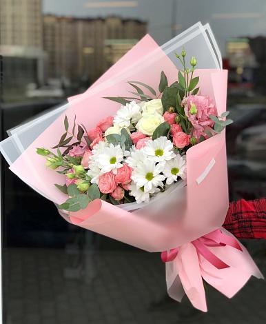 Букет цветов из: Розы, Лизиантусы и Хризантемы в Лакинске