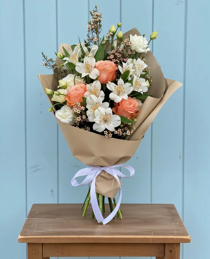 Букет цветов из: Альстромерии, Лизиантусы, Розы и Хризантемы в Лакинске