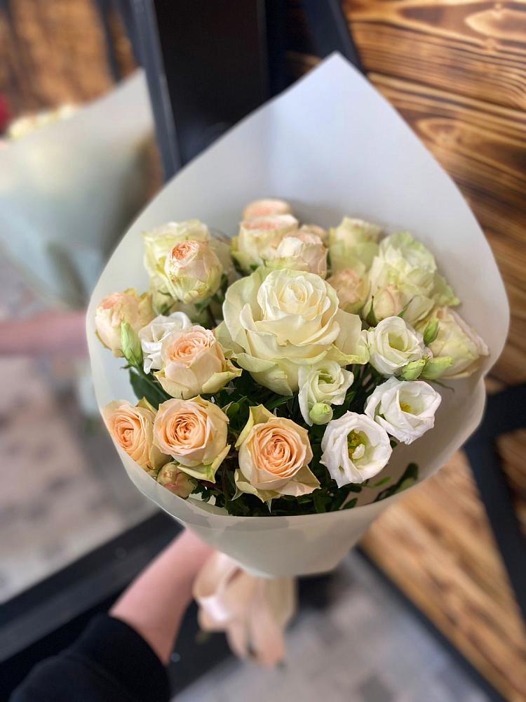 Букет цветов из: Розы и Лизиантусы в Лакинске