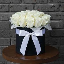 Цветочная композиция из Розы в шляпной коробке в Лакинске