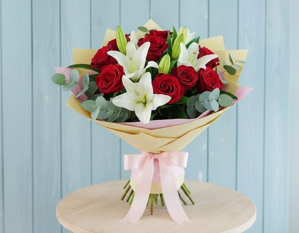 Букет цветов из: Лилии и Розы в Лакинске